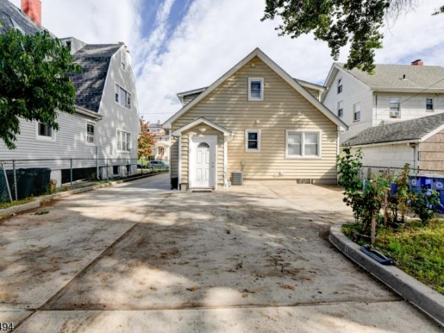 House for sale in Cross, Elizabeth