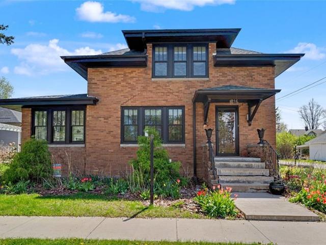 House for sale in Grinnell, Iowa