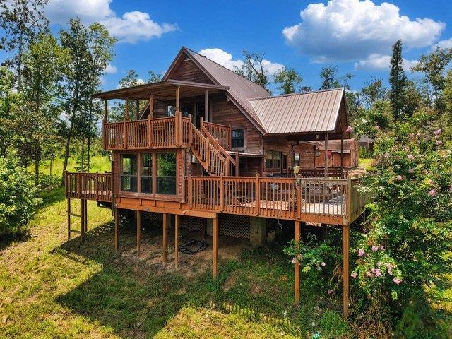 House for sale in Suwannee, Florida