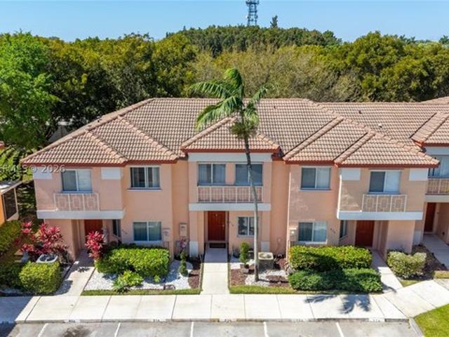 Townhouse for sale in Pembroke Pines, Florida