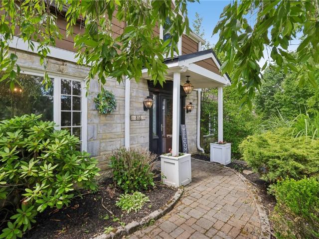 House for sale in Oakmont, Pennsylvania