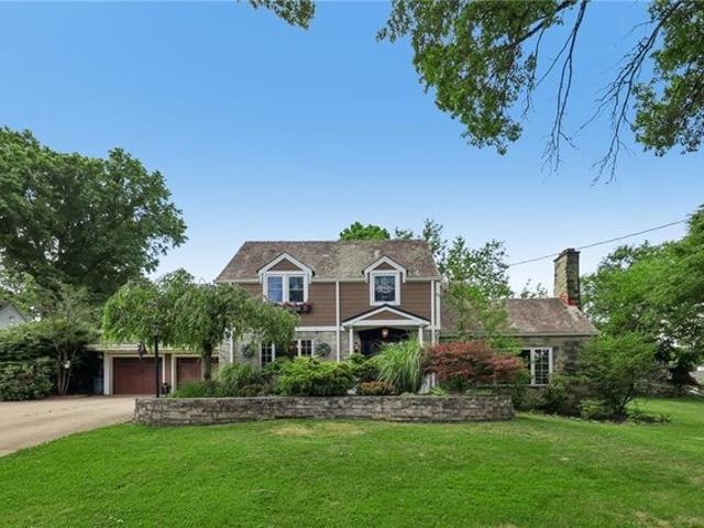 House for sale in Oakmont, Pennsylvania