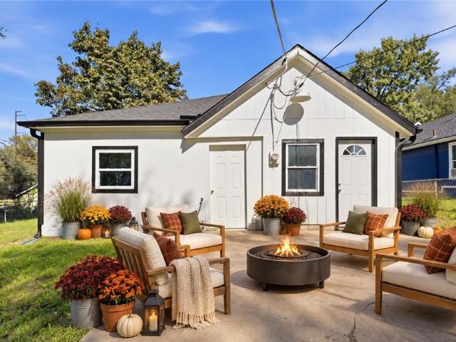 House for sale in Fort Leavenworth, Leavenworth