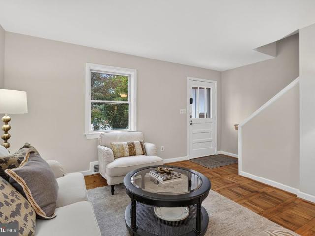 Townhouse for sale in Westmont, Arlington