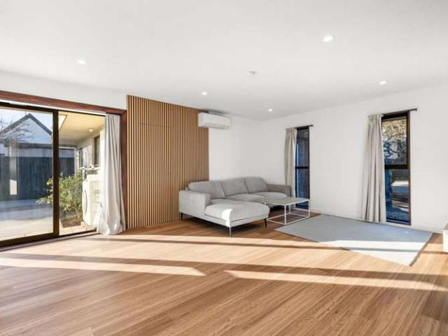 House for sale in Chaslands, Canterbury