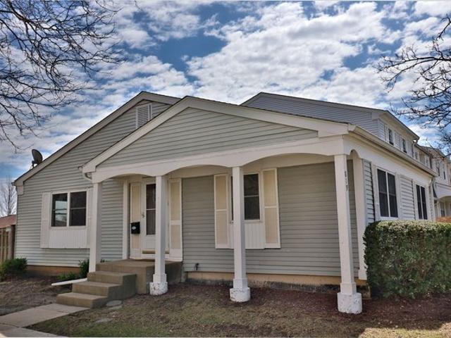 Townhouse for sale in Schaumburg, Illinois
