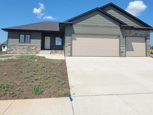 House for sale in Harrisburg, South Dakota