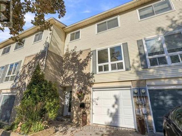 Townhouse for sale in Durham, Ontario