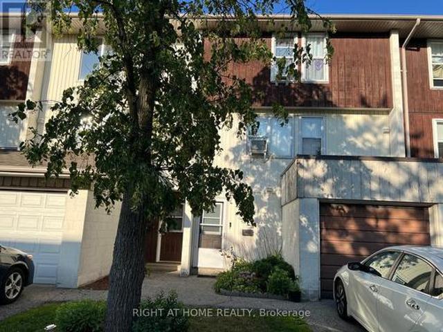 Townhouse for sale in Cambridge, Southwestern Ontario
