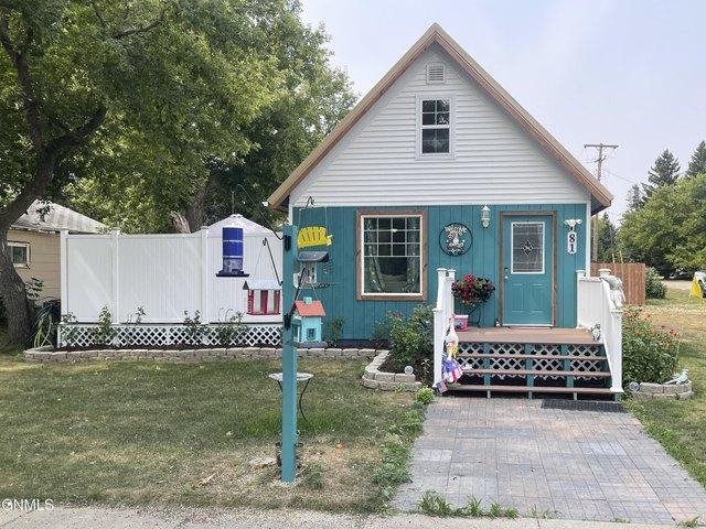 House for sale in Makoti, North Dakota