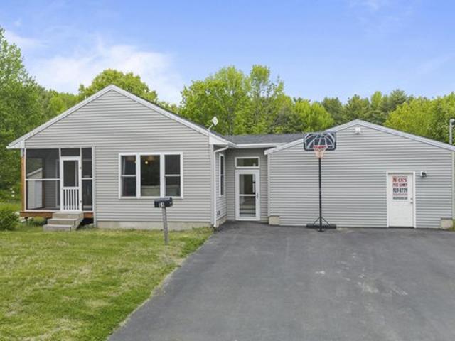 House for sale in Farmingdale, Maine