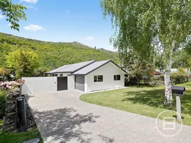 House for sale in Otakou