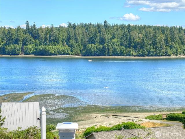 House for sale in Grapeview