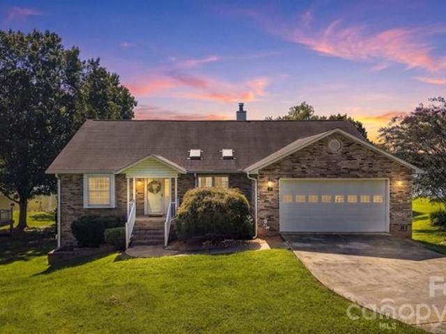 House for sale in Hiddenite, North Carolina