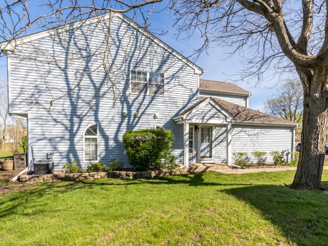 Townhouse for sale in Streamwood, Illinois