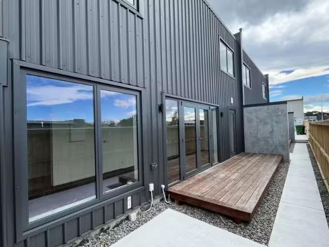House for sale in Chaslands, Canterbury