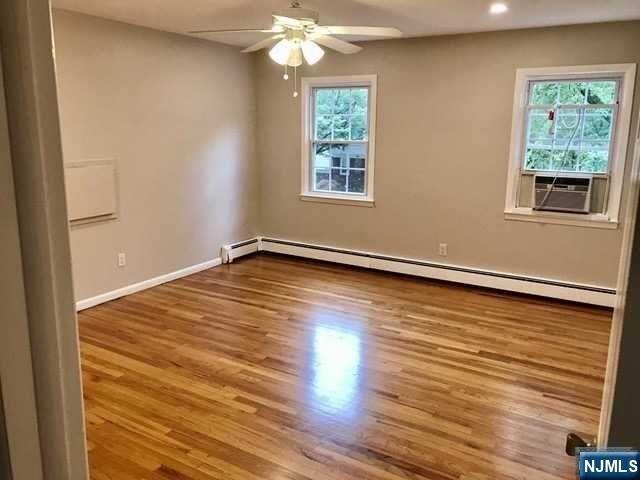 Duplex for rent in Paramus, New Jersey