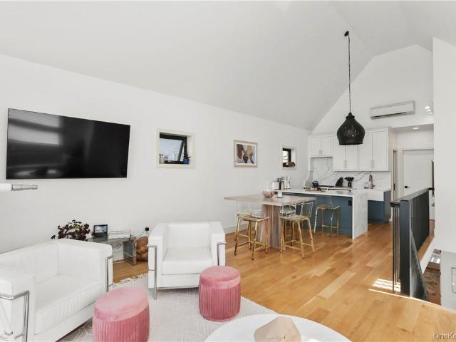 House for sale in The Bronx, Arverne