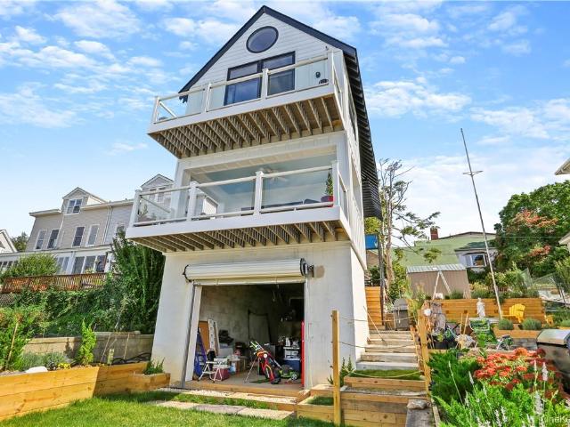Property for sale in The Bronx, Arverne