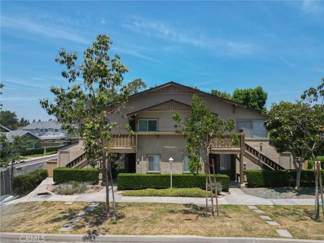 Condo for sale in Irvine, Woodbridge