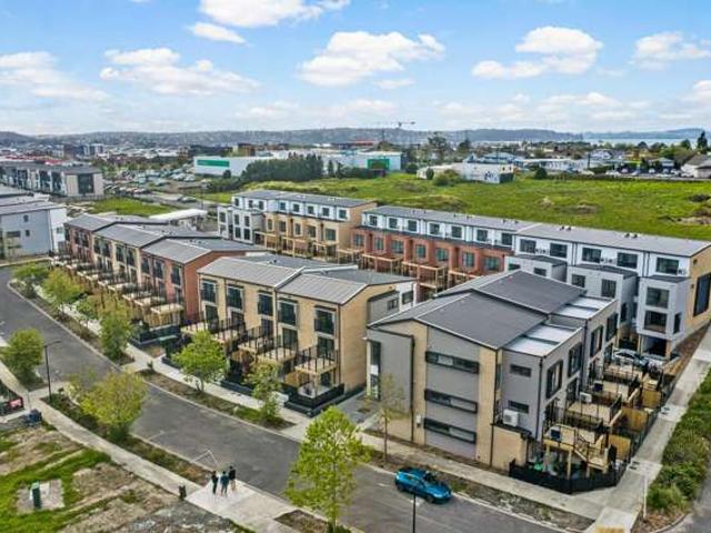 Townhouse for sale in Hobsonville, Upper Harbour