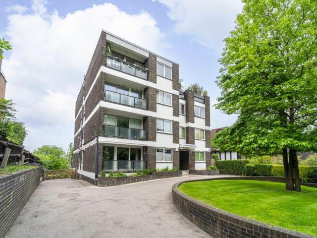 Apartment for rent in Shepherd's Hill, Greater London