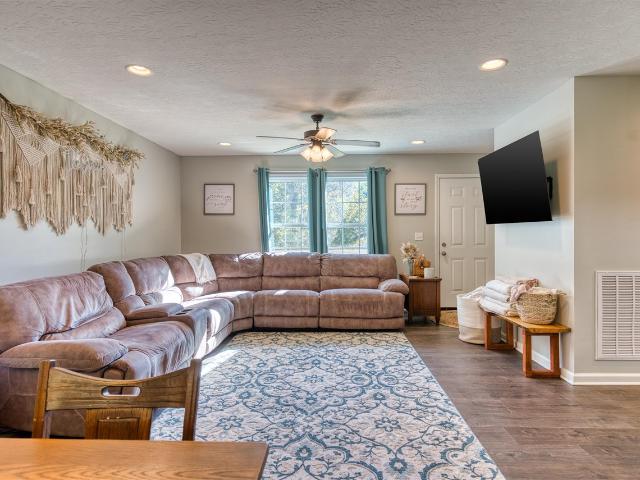 House for sale in Scottsville, Allen County