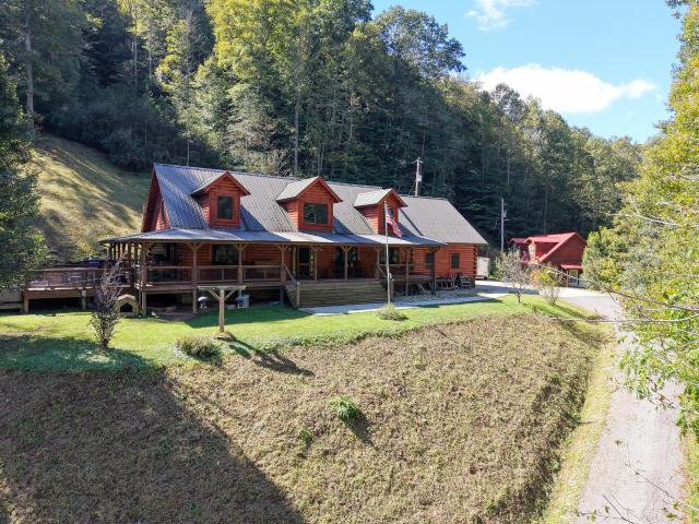 House for sale in Vicco, Knott County