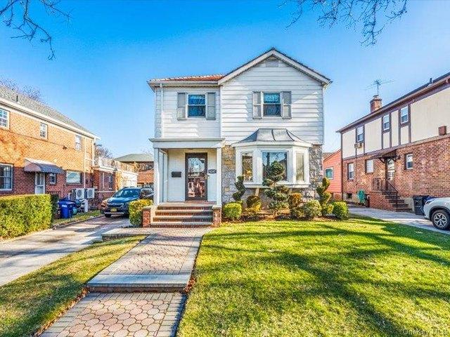 House for sale in Queens, Arverne