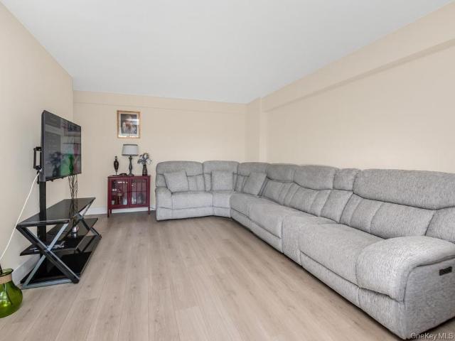 Property for sale in The Bronx, Arverne