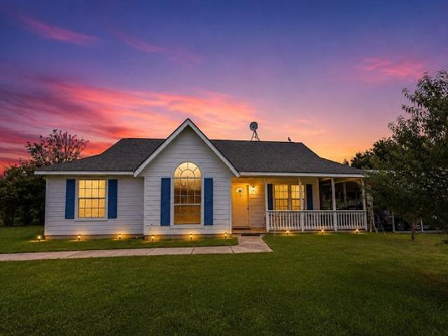 House for sale in Ellis, Texas