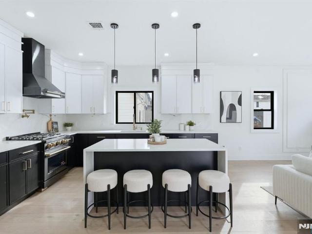 House for sale in Ridgefield, New Jersey