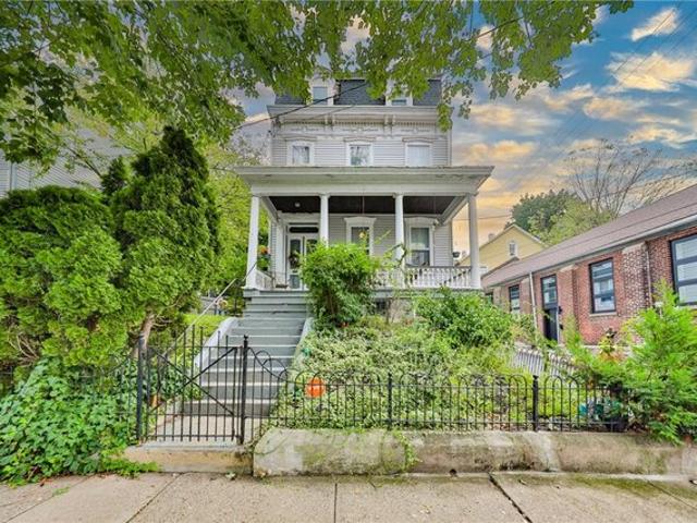 House for sale in Downtown, Easton