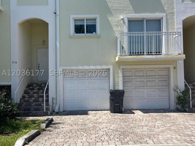 Townhouse for sale in Hollywood, Florida