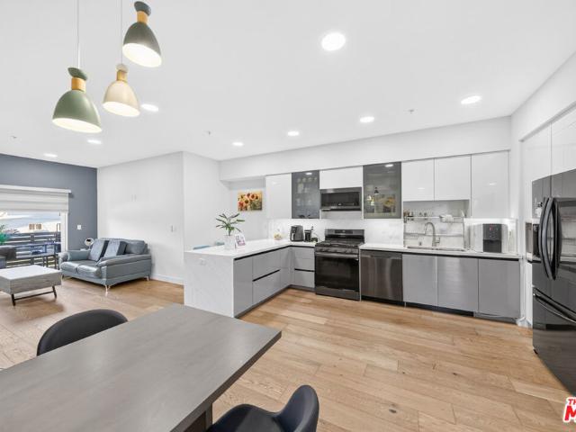 Condo for sale in Canoga Park, California