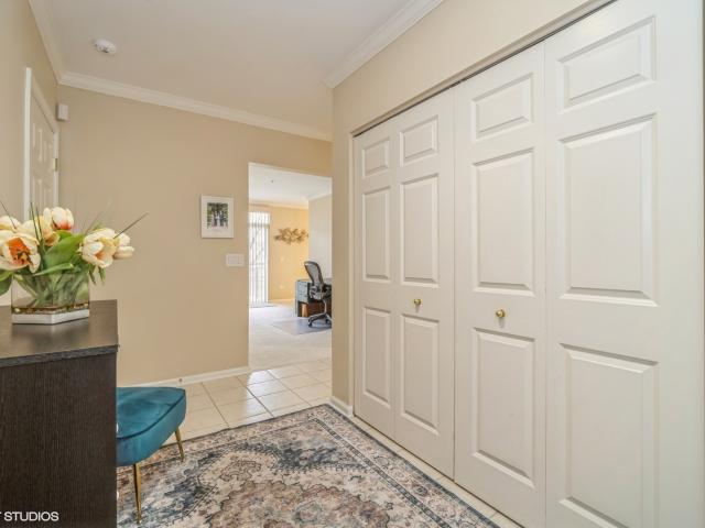 Condo for sale in Buffalo Grove, Illinois