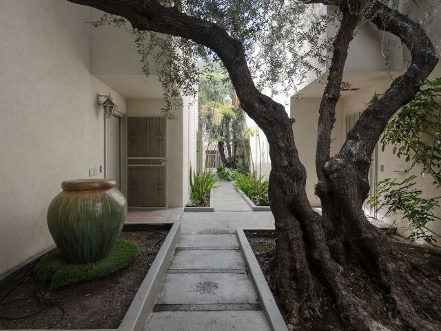 Apartment for rent in Canoga Park, California