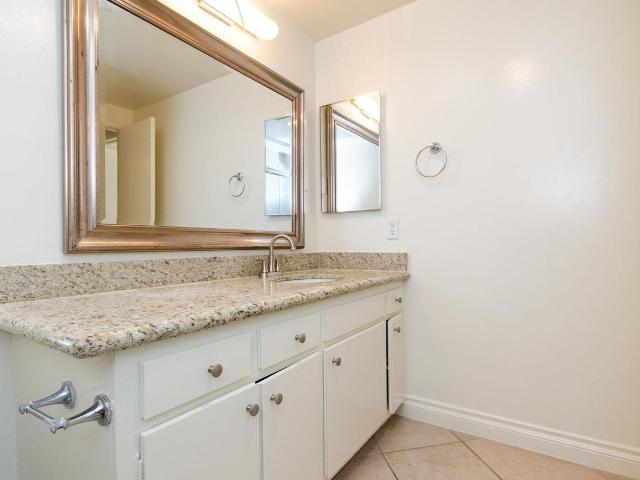 Apartment for rent in Canoga Park, California