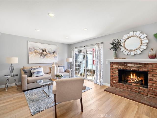 Townhouse for sale in Huntington Beach, Orange County