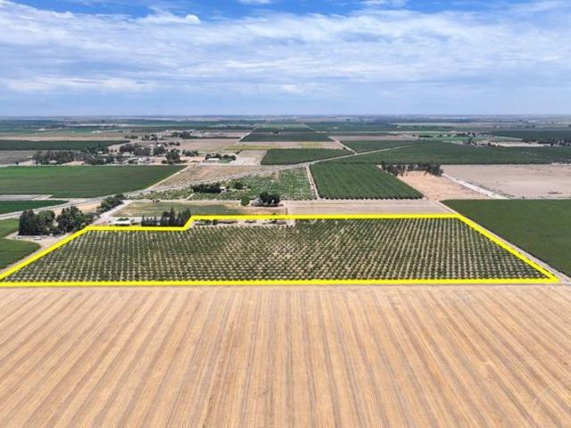 Farm for sale in Hanford, California