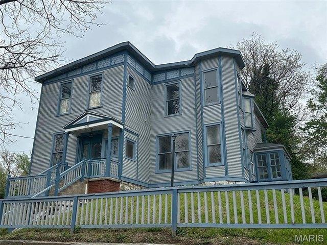 House for sale in Alton, Illinois