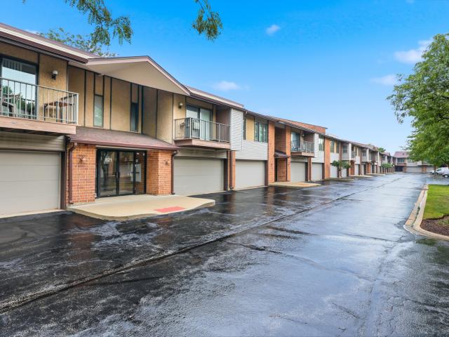 Condo for sale in Elk Grove Village, Illinois