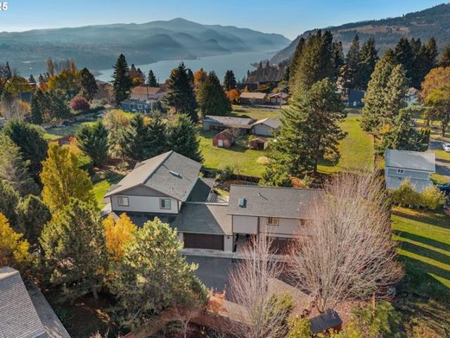 House for sale in White Salmon, Washington