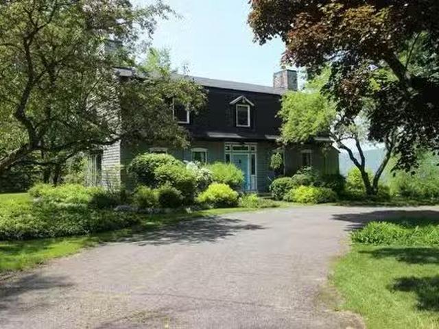 House for rent in Memphrémagog, Quebec