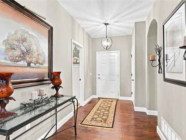 House for sale in Heritage Eagle Bend, Aurora