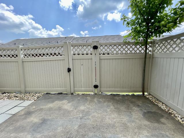 Townhouse for sale in Brentwood