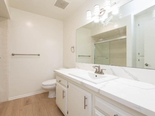 Apartment for rent in Canoga Park, California