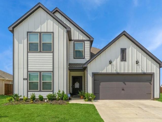 House for sale in Pilot Point, Texas