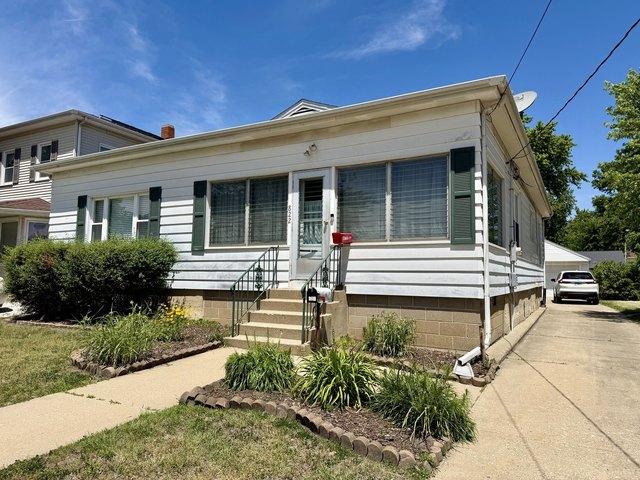 House for sale in Ottawa, Illinois