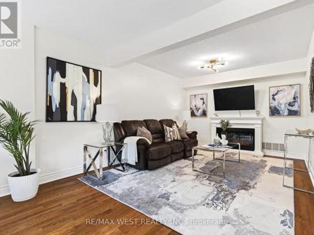 Townhouse for sale in Burlington, Ontario